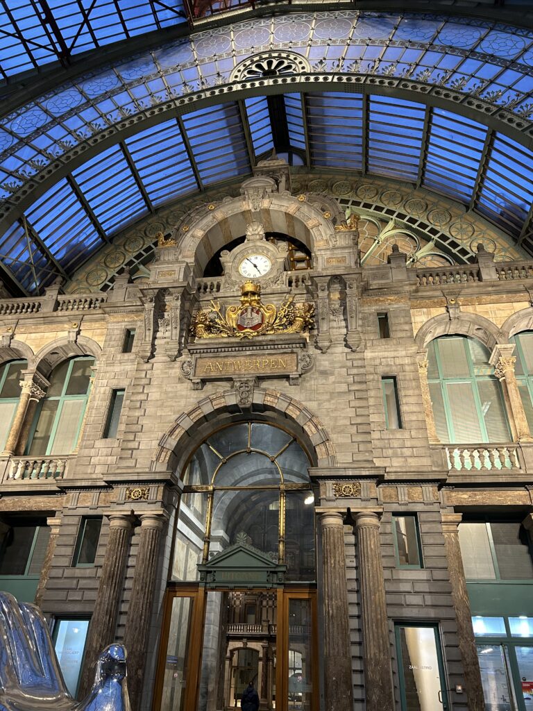 Een foto die ik genomen heb in mijn vrije tijd. Je ziet het centraal station van antwerpen. case-pagina